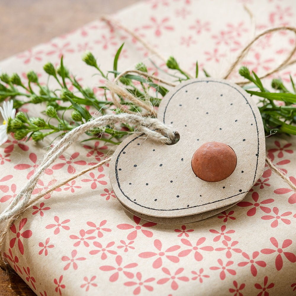 Pendentif Coeur avec bombe à graines sur carte "Maman"